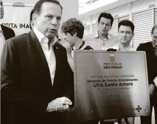  ?? Secom/divulgação ?? O prefeito João Doria (PSDB) inaugura UPA em Santo Amaro (zona sul), ontem; tucano recebeu enxurrada de críticas após anunciar possível saída da prefeitura