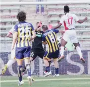  ??  ?? Al 7’ della ripresa Tallo stacca di testa e segna il primo gol