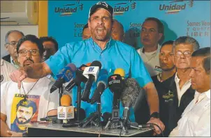  ??  ?? OPOSICION. Capriles junto a Freddy Guevara (izq.), ladero de Leopoldo López.