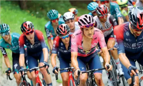  ?? (Afp) ?? Cerca il bis Richard Carapaz in maglia rosa: il corridore dell’Ecuador è il grande favorito per la vittoria finale, ha già conquistat­o l’edizione 2019