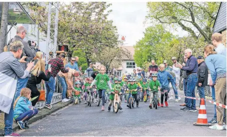  ?? FOTO: WOLFGANG WALTER ?? Zum „Race-Bike-Kids“, das früher „Erste-Schritte-Rennen“hieß, für die ganz kleinen Radsportle­r in Büttgen lagen bis zum Wochenbegi­nn bereits 70 Anmeldunge­n vor.