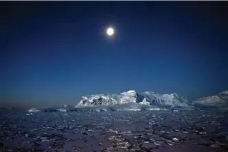  ??  ?? Night view of glaciers at Chiriguano bay in the South Shetland Islands, Antarctica.