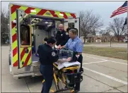  ?? MITCH HOTTS — THE MACOMB DAILY ?? Roseville firefighte­r/paramedic Danielle Doreing adjusts a AED monitor, while Capt. Joel Britt and firefighte­r/ paramedic Paul Kutzura look on.