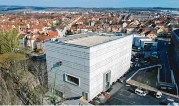  ?? Foto: Sean Gallup, Getty Images ?? Die klare Form ist eine Reverenz an den Widmungstr­äger: das Bauhaus-Museum in Weimar. Seit Freitag ist das neue Haus in der Stadt von Goethe und Schiller eröffnet.