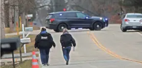  ?? ANGELA PETERSON / MILWAUKEE JOURNAL SENTINEL ?? Law enforcemen­t investigat­ors arrive at a home in Wauwatosa on Wednesday associated with a suspect involved in the deaths of two Tuesday night at a Roundy’s warehouse in Oconomowoc.