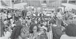  ?? ?? A primeira edição da Feira Literária e Cultural da Mangueira é realizada na quadra da escola de samba