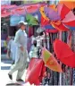  ?? APP ?? Colourful umbrellas being sold at a roadside stall in Islamabad on Sunday amid rising temperatur­e. —