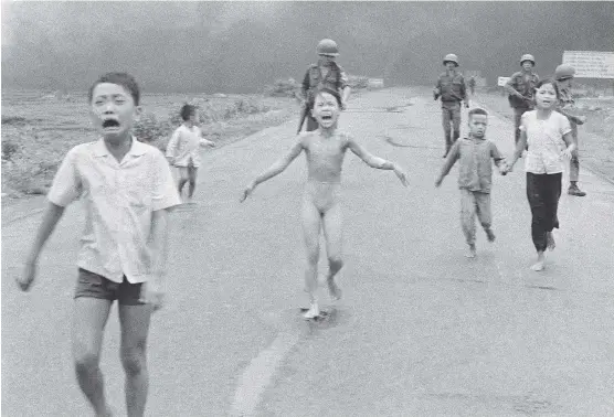  ?? HUYNH CONG ( NICK) UT/ THE ASSOCIATED PRESS/ FILES ?? Terrified children, including Kim Phuc, centre, run down Route 1 near Trang Bang in Vietnam after a napalm attack on June 8, 1972.