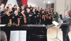  ?? ARCHIVFOTO: GÜNTHER BRENDER ?? Franz Raml (rechts) dirigiert den Kreutzer-Chor.