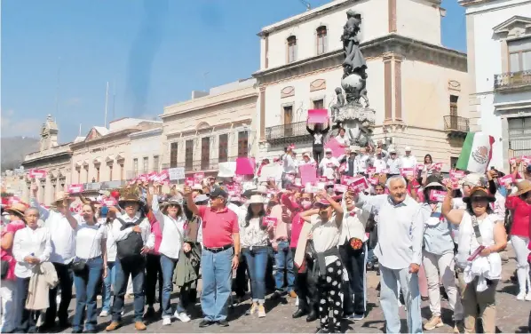  ?? ?? Gto.- Partieron
de Palacio de Gobierno hasta la Plaza de la Paz.