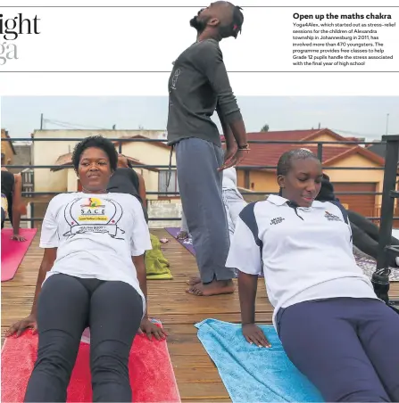  ?? Pictures: Moeletsi Mabe ?? EKASI ASANA Instructor Nkosana Maseko leads a rooftop class through yoga poses, or asanas, at Wolf & Co Café in Tsakane, Gauteng.