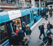  ?? FOTO: YLVA BERGMAN ?? BESKEDET. Nästa år blir det tillåtet att ta med sig cykeln på tvärbanan, på prov.