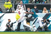  ?? RICH SCHULTZ/ASSOCIATED PRESS FILE PHOTO ?? Arizona Cardinals running back James Conner catches a touchdown past Eagles linebacker Nicholas Morrow during the teams’ Dec. 31 game in Philadelph­ia. The Cardinals had just three wins entering but beat the reigning NFC champs.