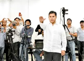  ??  ?? William Ochoa fue nombrado gobernador provisiona­l.