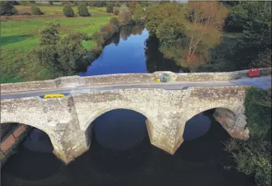  ?? Picture: Mike Mahoney ?? The newly restored Teston Bridge