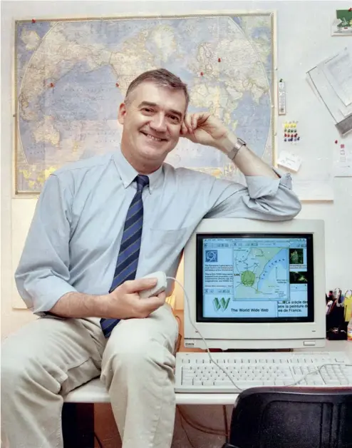  ??  ?? Robert Cailliau, ingénieur système au CERN, fut le premier collaborat­eur de Tim Berners-Lee sur le projet du World Wide Web, juin 1995. © CERN