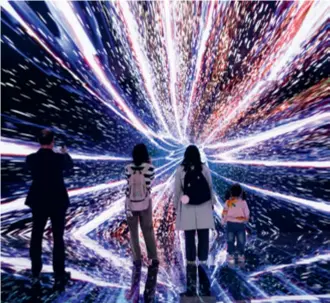  ?? ?? Visitors take in a metaverse project popularizi­ng space knowledge at an exhibition in Wuhu, Anhui Province, on October 21