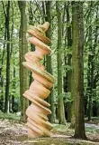  ?? FOTO: ENDERMANN ?? Der Hausherr ist stets präsent: Skulptur von Tony Cragg.