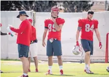  ?? ROBERTO E. ROSALES/JOURNAL ?? Lobo tight ends Dyson Chmura (89) and Erik Beilman (84) haven’t seen a lot of passes come their way, but they enjoy physical play.