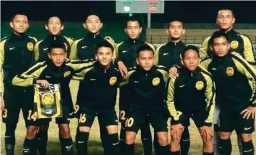  ??  ?? SKUAD kendalian Raja Azlan berjaya benam Brunei, kelmarin.