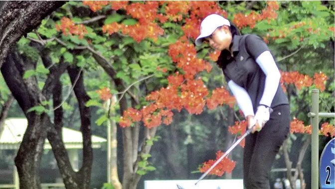  ?? Manny Marcelo ?? With a couple of fire trees in the background, Daniella Uy checked an impending backside slide with a fiery four-birdie splurge in the last eight holes.