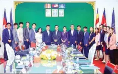  ?? LABOUR MINISTRY ?? Labour ministry officials and the Korea Occupation­al Safety & Health Agency (KOSHA) delegation pose for a photo on May 2.