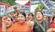  ?? PTI ?? Mahila Congress members raise slogans during a protest against the Muzaffarpu­r shelter home rape case, in Patna on Tuesday.