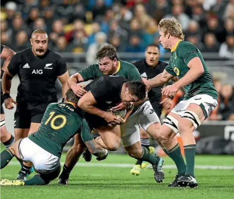 ?? GETTY IMAGES ?? All Blacks hooker Codie Taylor is well contained by typically frantic South African defence that repeatedly harried the home team into error during the Rugby Championsh­ip test in Wellington on Saturday.