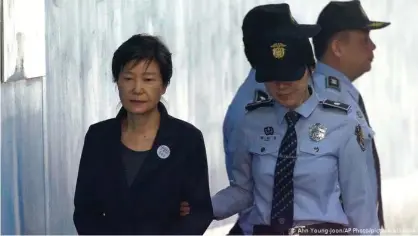  ??  ?? Vor wenigen Tagen bestätigte ein Gericht die 20-jährige Gefängniss­trafe für Ex-Präsidenti­n Park Geun Hye