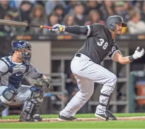  ?? PATRICK GORSKI / USA TODAY SPORTS ?? White Sox catcher Omar Narvaez hits an RBI single during the sixth inning Friday night.