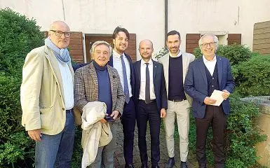  ?? ?? Comunali Gianni Castellan, Luigi D’Agrò, Alberto Stefani, Nicola Finco, Andrea Viero e Mariano Scotton alla presentazi­one di Finco candidato (foto Meneghini) Sotto la foto scelta da Elena Pavan per il post di ieri