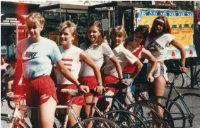  ??  ?? left
A casual pose by Canada’s six-rider squad of the 1984 Tour de France Féminin