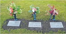  ?? JOE BARKOVICH/SPECIAL TO POSTMEDIA NEWS ?? Markers in Holy Cross Cemetery for three Welland Canal fallen workers who died during constructi­on of the Welland Ship Canal (1913 to 1932-33). The names on each, from left: John Bode, 1896 to 1928; Charles A. McInnis, 19031928; Peter Szolonyik,...