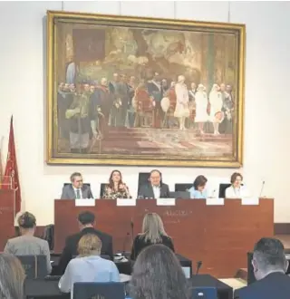  ?? ?? Mesa presidenci­al de la reunión de la comisión europea // EP