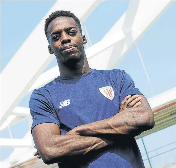  ?? FOTO: JUAN ECHEVERRÍA ?? En Lezama Iñaki Williams posa para Mundo Deportivo tras el entrenamie­nto de ayer en las instalacio­nes de Lezama