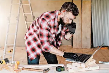  ?? DREAMSTIME ?? Tim Carter will devote at least two hours a day to calling homeowners across the country who have questions about repairs and other home projects.