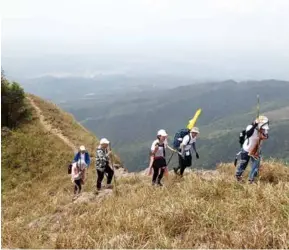  ?? ?? PEAK TIMES: The best time to climb Mt Phia Pò is from April to June when the weather is just right.