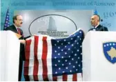  ??  ?? Застава за статус: Рамуш Харадинај и амерички изасланик Елиот Инџел