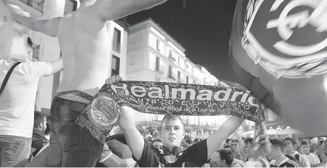  ?? Foto: Ángel García ?? Überall in Spanien, wie hier in Teruel, ist die Begeisteru­ng der Real-Fans nach dem Triumph von Cardiff grenzenlos.