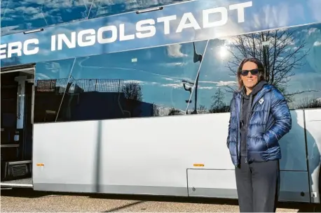  ?? Foto: Dirk Sing ?? Hat sich bei den Trainern, Spielern und Verantwort­lichen des ERC Ingolstadt innerhalb kurzer Zeit einen erstklassi­gen Ruf erarbeitet: Teammanage­rin Tanja Duschinger.