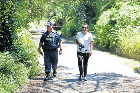  ?? Picture: SIBONGILE NGALWA ?? TAKING A STAND: Nickey Hardman of Ark Corporate and Image Consultant was accompanie­d by Fleet street policeman Edward Mundell to assess the East London Zoo yesterday after an outcry over a spate of robberies