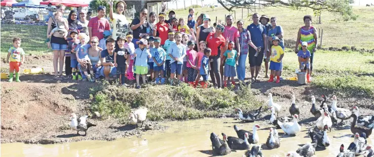  ?? Photo: Waisea Nasokia ?? Parents and students of Lil Champs Preschool watching the ducks at the Bulaccino Organic Farm in Votualevu, Nadi on June 29, 2017.