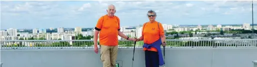  ??  ?? Helma und Wolf-Dieter Lehmann auf dem Wolkenhain des Kienbergs von Berlin-Marzahn (118,5 m ü. NHN)