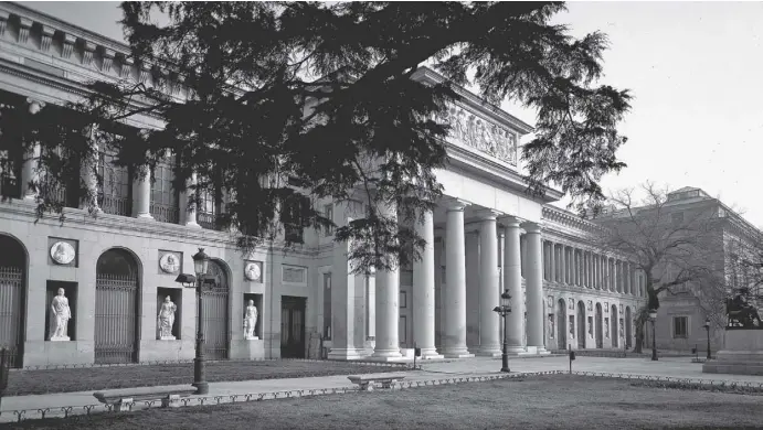  ?? Fotos: Museo Nacional del Prado ?? Das historisch­e Prado-Gebäude des Architekte­n Juan de Villanueva mit dem Velázquez-Denkmal rechts im Bild.
