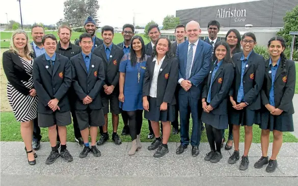  ?? CHRIS HARROWELL ?? Science and Innovation Minister Steven Joyce, sixth from right, met with Alfriston College’s SouthSci team to hear about its work.