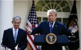  ?? FOTO: TT/AP/ ?? ■■ Den amerikansk­a centralban­kschefen Jerome Powell och president Donald Trump har stora möjlighete­r att styra utveckling­en med beslut om räntor och tullar.