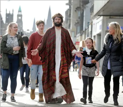  ?? Picture: Colin Hattersley ?? „ Last year, Duncan Rennie played Jesus in the Easter promenade play which took place in Edinburgh city centre.