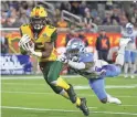  ??  ?? The Hotshots' Rashad Ross catches a touchdown pass against the Stallions' C.J. Smith on Sunday night.