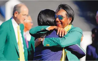  ?? MATT SLOCUM/ASSOCIATED PRESS ?? Former Secretary of State Condoleezz­a Rice, right, hugs 2023 Augusta National Women’s Amateur winner Rose Zhang on April 1. Rice is one of ‘at least six’ female members at Augusta National Golf Club.