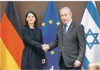  ?? FOTO: BERND VON JUTRCZENKA/DPA ?? Außenminis­terin Annalena Baerbock (Grüne) traf am Mittwoch in Jerusalem erstmals seit den Angriffen der Hamas Anfang Oktober Israels Ministerpr­äsidenten Benjamin Netanjahu.
